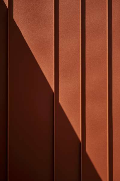 Die Kindertagesstätte in Holstebro heißt Kinder und Natur, von Kopf bis Fuß in Stahlprofilen, willkommen, Nørre Boulevard 57, 7500 Holstebro, Dänemark